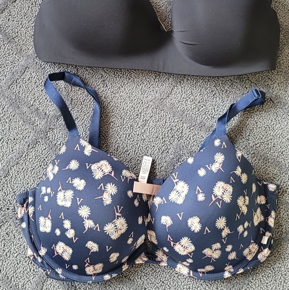 Lot of Victoria's Secret 38D Bras - Picture 1 of 5